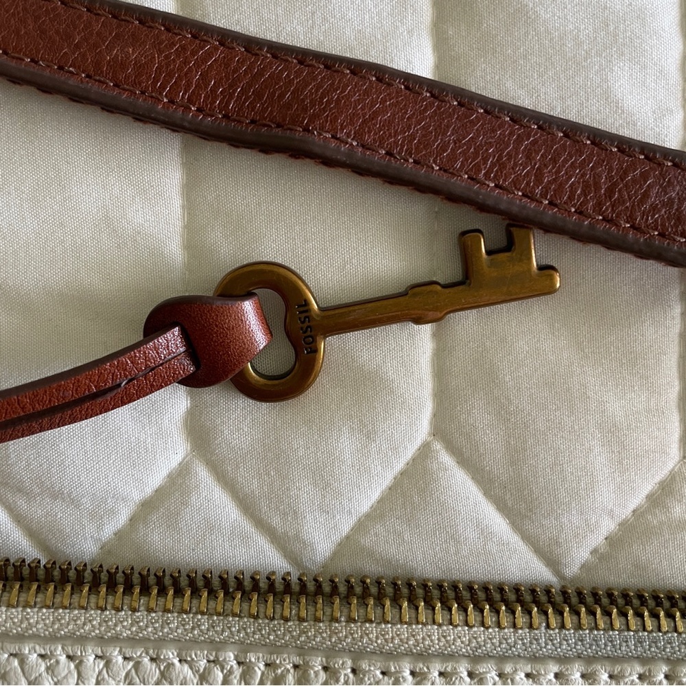 Fossil Genuine Leather Crossbody Bag​ - Picture 6 of 9